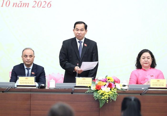 Tổng thư ký Quốc hội, Chủ nhiệm Văn phòng Quốc hội Lê Quang Mạnh cung cấp thông tin về phiên họp