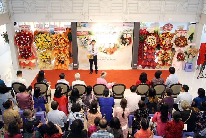 Họa sĩ - Tiến sĩ Đặng Minh Ngọc, Ủy viên Ban Thường vụ Hội Mỹ thuật TP.HCM, Trưởng Khoa Lý luận và Sư phạm Mỹ thuật - Trường Đại học Mỹ thuật TP.HCM phát biểu tại triển lãm