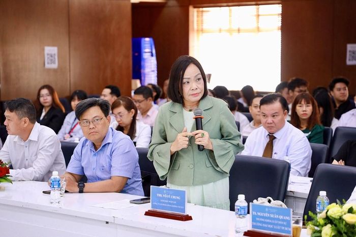 Chuyên gia chia sẻ tại hội thảo