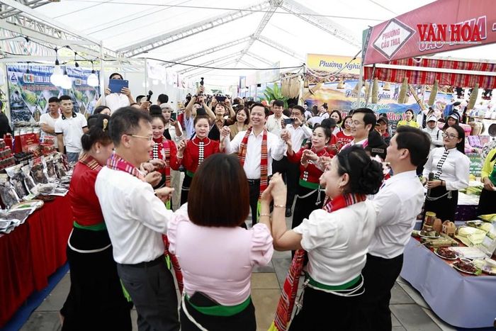 Chương trình trình diễn tiết mục văn nghệ tại sự kiện