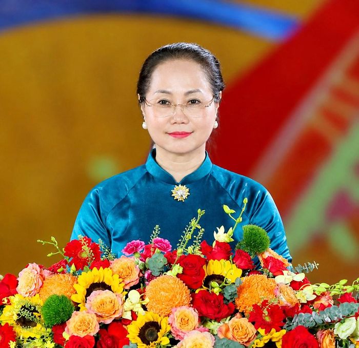 Bộ trưởng Lâm Thị Phương Thanh làm Chủ tịch Hội đồng Nhà nước xét tặng danh hiệu nghệ nhân trong lĩnh vực di sản văn hóa phi vật thể lần thứ Tư. Ảnh: Trần Huấn