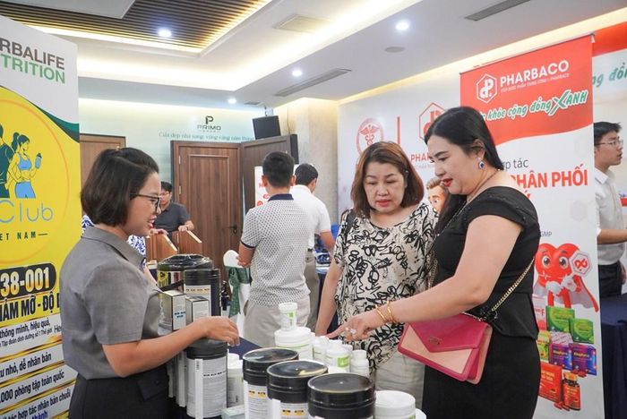 Các gian hàng chăm sóc sức khoẻ tại hội chợ