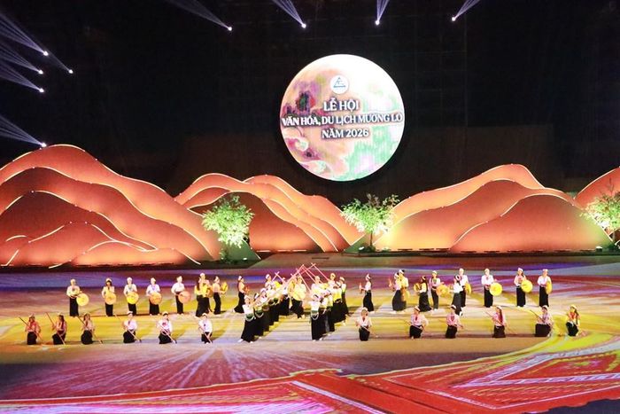 Toàn cảnh đêm khai mạc lễ hội Mường Lò