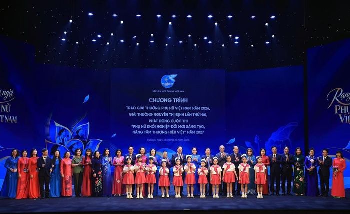 Phó Thủ tướng Thường trực Phạm Gia Túc và các đại biểu chụp ảnh chung. Ảnh: Tuấn Anh - TTXVN