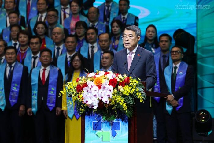 Thủ tướng đề nghị cộng đồng doanh nghiệp, nhất là các doanh nghiệp có sản phẩm đạt Thương hiệu quốc gia, tập trung vào 5 nhiệm vụ trọng tâm - Ảnh: chinhphu.vn/Nhật Bắc