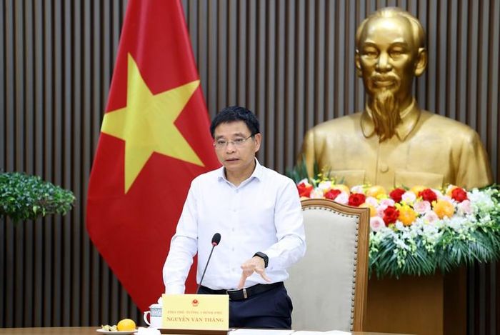 Phó Thủ tướng yêu cầu NHNN chỉ đạo tổ chức tín dụng tăng trưởng tín dụng an toàn, hiệu quả, hướng dòng vốn tín dụng vào các lĩnh vực sản xuất kinh doanh, lĩnh vực ưu tiên - Ảnh chinhphu.vn/Đức Tuân