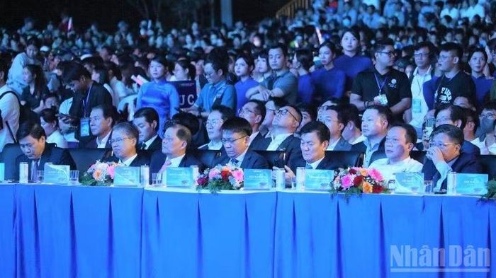 Các đại biểu tham dự lễ kỷ niệm. (Ảnh: VŨ TÂN)