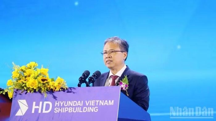 Đồng chí Trần Hòa Nam, Phó Chủ tịch Ủy ban nhân dân tỉnh Khánh Hòa phát biểu tại buổi lễ. (Ảnh: VŨ TÂN)
