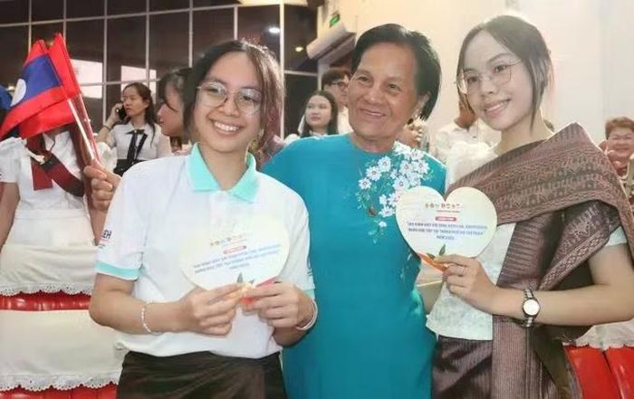 Nhiều gia đình tại Thành phố Hồ Chí Minh đã nhận đỡ đầu các sinh viên trong chương trình gia đình Việt với sinh viên Lào, Campuchia đang học tập tại thành phố. (Ảnh: CẨM TUYẾT)