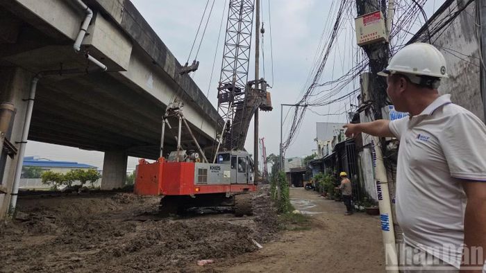 Nhà thầu thi công dự án mở rộng cao tốc Thành phố Hồ Chí Minh-Trung Lương- Mỹ Thuận đang thiếu mặt bằng. (Ảnh: NGUYỄN SỰ)