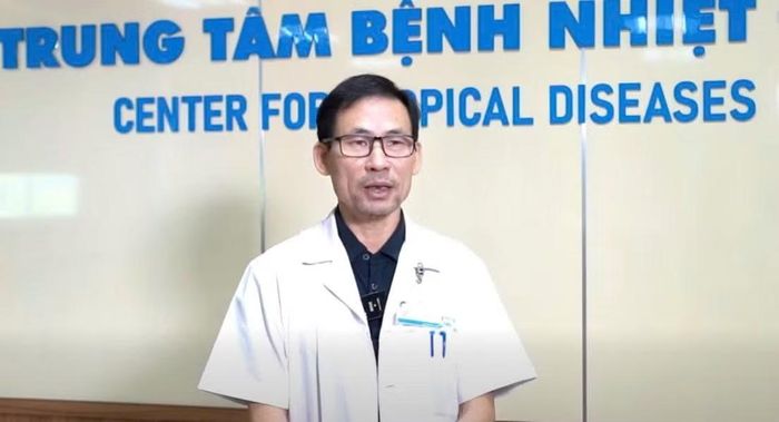Tiến sĩ, bác sĩ Đỗ Thiện Hải, Phó Giám đốc Trung tâm Bệnh nhiệt đới, Bệnh viện Nhi Trung ương chia sẻ về những dấu hiệu cảnh báo bệnh có nguy cơ chuyển nặng khi con mắc cúm mà cha mẹ cần đặc biệt lưu ý.