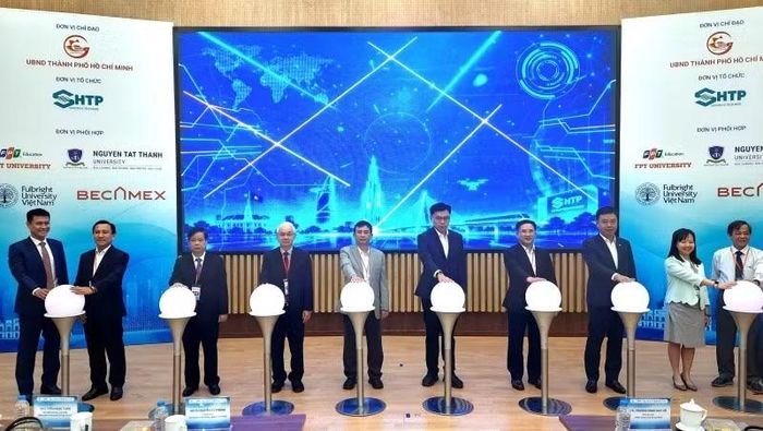 Nghi thức khai mạc hội nghị. (Ảnh: CAO TÂN)