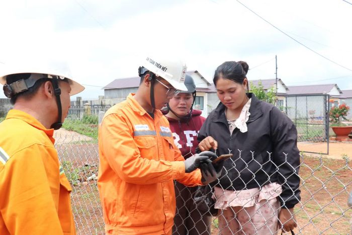 Khách hàng là trung tâm của sự đầu tư và phát triển của ngành điện miền nam. (Ảnh: EVNSPC)