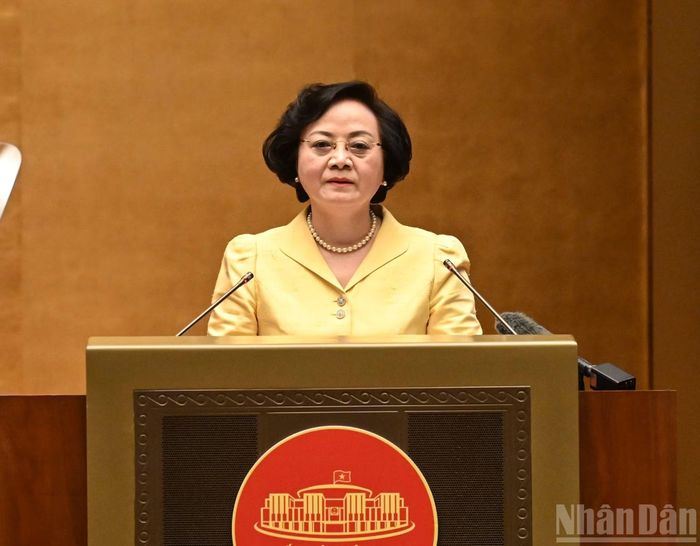 Đồng chí Phạm Thị Thanh Trà, Bí thư Trung ương Đảng, Phó Thủ tướng Chính phủ trình bày Chuyên đề “Kết luận về Chiến lược quốc gia về thu hút, trọng dụng và phát triển nhân tài trong các ngành, lĩnh vực mũi nhọn phục vụ đất nước phát triển nhanh, bền vững”.