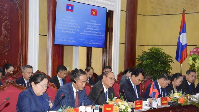 Đoàn đại biểu cấp cao Đảng Nhân dân Cách mạng Lào do đồng chí Vilay Lakhamphong, Ủy viên Bộ Chính trị, Thường trực Ban Bí thư Trung ương Đảng Nhân dân Cách mạng Lào làm Trưởng đoàn, đến thăm và làm việc tại thành phố Bắc Ninh. (Ảnh: XM)