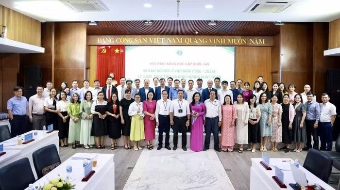 Đại biểu chụp ảnh lưu niệm. (Ảnh: ULAW)