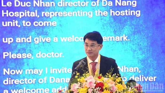 Tiến sĩ, bác sĩ Lê Đức Nhân, Giám đốc Bệnh viện Đà Nẵng phát biểu tại hội nghị. (Ảnh: ANH ĐÀO)