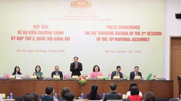 Quang cảnh buổi họp báo. (Ảnh: DUY LINH)