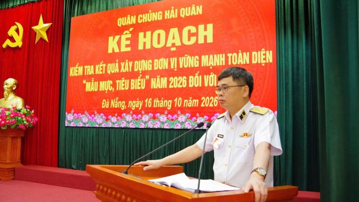 Chuẩn Đô đốc Hoàng Lương Ngọc, Phó Tham mưu trưởng Quân chủng Hải quân phát biểu ý kiến kết luận tại hội nghị. (Ảnh: NGỌC VĨNH)