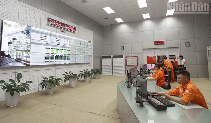 Cơ cấu kinh tế của tỉnh Sơn La còn phụ thuộc khá lớn vào sản xuất và phân phối điện, chiếm 18,04% trong tổng GRDP và chiếm tới 64,94% khu vực công nghiệp và xây dựng. (Ảnh: QUỐC TUẤN)