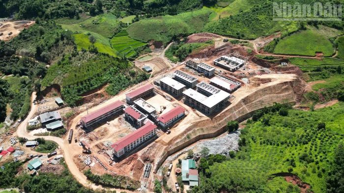 Tỉnh Sơn La đã tổ chức nhiều cuộc họp chỉ đạo các sở, ngành phối hợp, đốc thúc đơn vị thi công đẩy nhanh tiến độ xây dựng các trường học liên cấp biên giới đang chậm tiến độ. (Ảnh: QUỐC TUẤN)