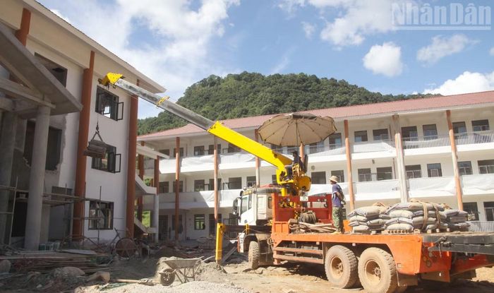 Một số dự án triển khai tại Sơn La chậm tiến độ do vướng mắc trong giải phóng mặt bằng, thủ tục đầu tư và nguồn cung vật liệu xây dựng. (Ảnh: QUỐC TUẤN)