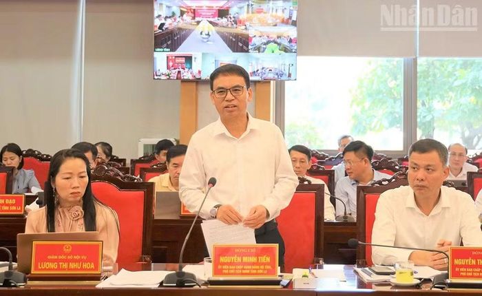 Phát biểu tại hội nghị họp bàn giải pháp thực hiện kịch bản tăng trưởng quý IV, đồng chí Nguyễn Minh Tiến, Phó Chủ tịch Ủy ban nhân dân tỉnh Sơn La cho rằng: Bên cạnh các yếu tố khách quan, hiệu quả tổ chức thực hiện nhiệm vụ tại một số ngành, cơ sở vẫn chưa đáp ứng yêu cầu, cần được khắc phục quyết liệt trong thời gian còn lại của năm. (Ảnh: QUỐC TUẤN)