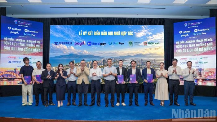 Lễ ký kết Biên bản ghi nhớ hợp tác giữa các bên tại hội thảo. (Ảnh: Ban Tổ chức)