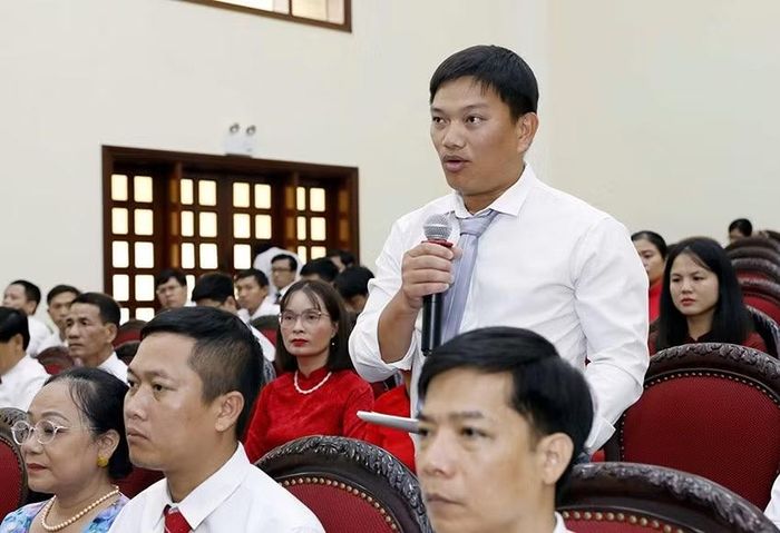 Đại biểu đại diện các hội viên nông dân phát biểu tại hội nghị. (Ảnh: HÀ NAM)