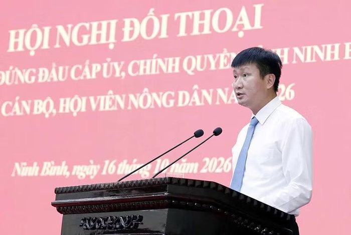 Đồng chí Trần Huy Tuấn, Ủy viên Trung ương Đảng, Bí thư Tỉnh ủy Ninh Bình phát biểu tại hội nghị. (Ảnh: HÀ NAM)