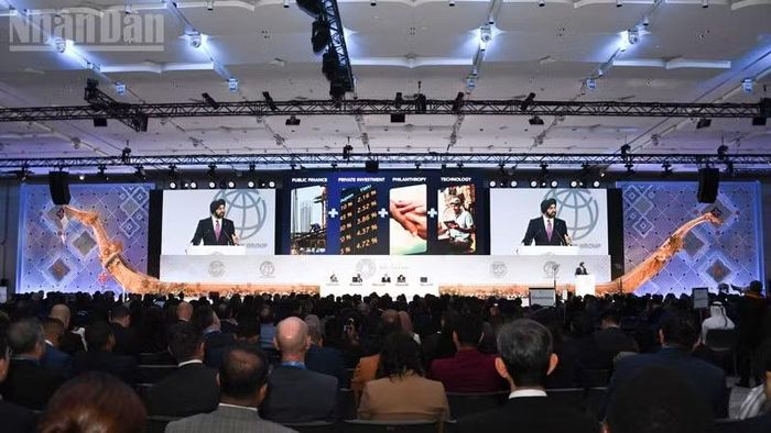Chủ tịch WBG Ajay Banga nêu bật các nguồn lực cho phát triển. (Ảnh: XUÂN SƠN)