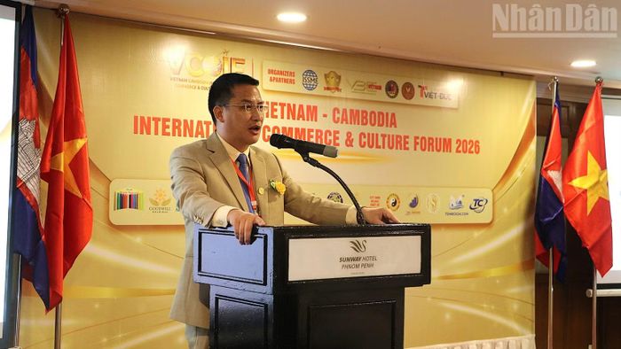 Nhà báo, Thạc sĩ Nguyễn Văn Sáng phát biểu ý kiến tại diễn đàn. (Ảnh: HUY VŨ)
