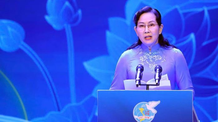 Chủ tịch Hội Liên hiệp Phụ nữ Việt Nam Lê Thị Thủy phát biểu khai mạc chương trình. (Ảnh: TUẤN ANH)