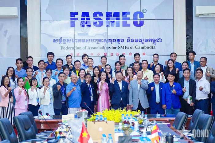 Đại diện các doanh nghiệp trong chương trình kết nối giữa các doanh nghiệp Việt Nam - Campuchia.