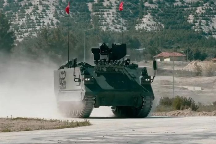 Xe thiết giáp chở quân chạy bằng điện E-ZPT. Ảnh: Defence Blog