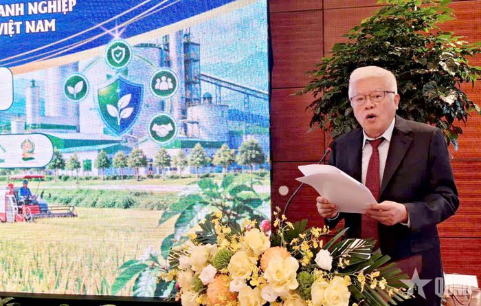 Tiến sĩ Nguyễn Trí Ngọc, Phó chủ tịch kiêm Tổng Thư ký Hiệp hội Phân bón Việt Nam phát biểu khai mạc hội thảo.