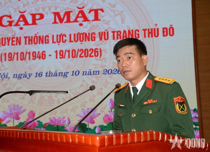 Đại tá Phạm Thanh Cương, Trưởng phòng Quân huấn-Nhà trường, Bộ tư lệnh Thủ đô Hà Nội phát biểu tại hội nghị gặp mặt. 