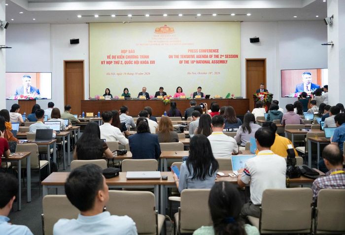  Quang cảnh cuộc họp.