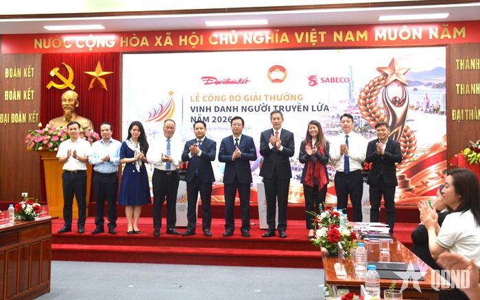 Các đại biểu tham dự chương trình.
