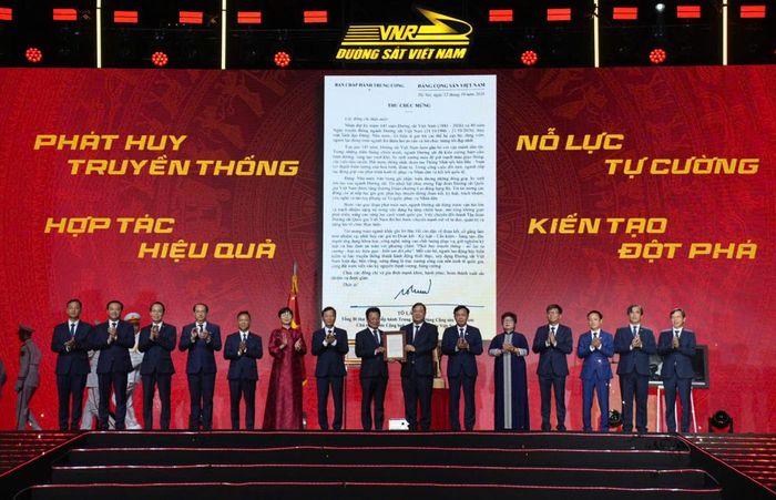 Tập đoàn Đường sắt Quốc gia Việt Nam đón nhận Thư chúc mừng của Tổng Bí thư, Chủ tịch nước Tô Lâm.