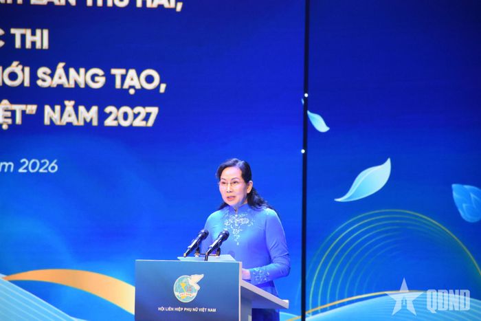 Đồng chí Lê Thị Thủy phát biểu khai mạc chương trình. 