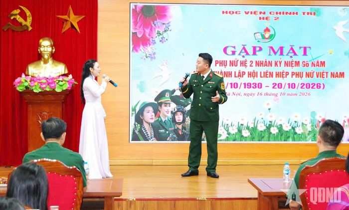  Tiết mục văn nghệ của học viên Hệ 2 tại buổi gặp mặt.  