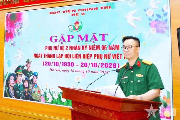  Đại tá Nguyễn Bá Thưởng, Bí thư Đảng ủy, Chính trị viên Hệ 2 phát biểu động viên Hội phụ nữ Hệ 2.  