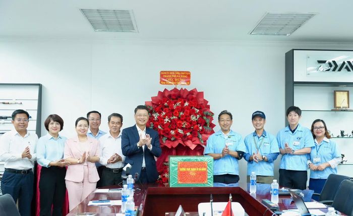 Phó Bí thư Thành ủy Đà Nẵng Ngô Xuân Thắng thăm, chúc mừng doanh nghiệp FDI tại Đà Nẵng nhân Ngày Doanh nhân Việt Nam năm 2026.