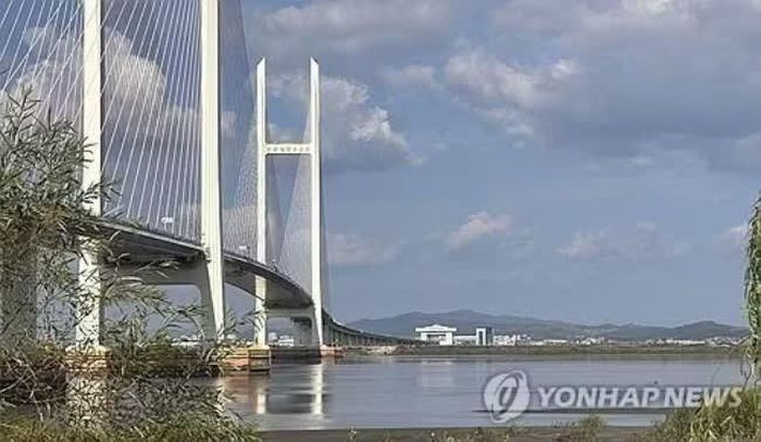 Cây cầu mới bắc qua sông Áp Lục tháng 9-2026. Ảnh: Yonhap
