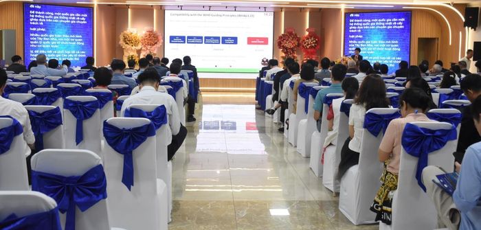 Các đại biểu trình bày tham luận tại hội nghị.
