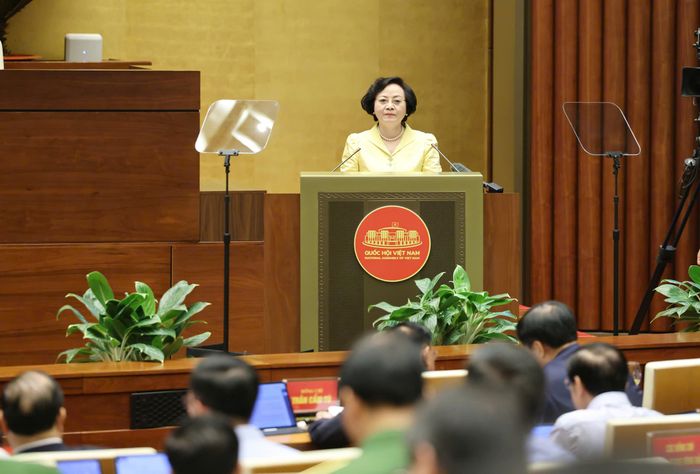 Đồng chí Phạm Thị Thanh Trà truyền đạt chuyên đề về thu hút, trọng dụng nhân tài. Ảnh: QUANG PHÚC