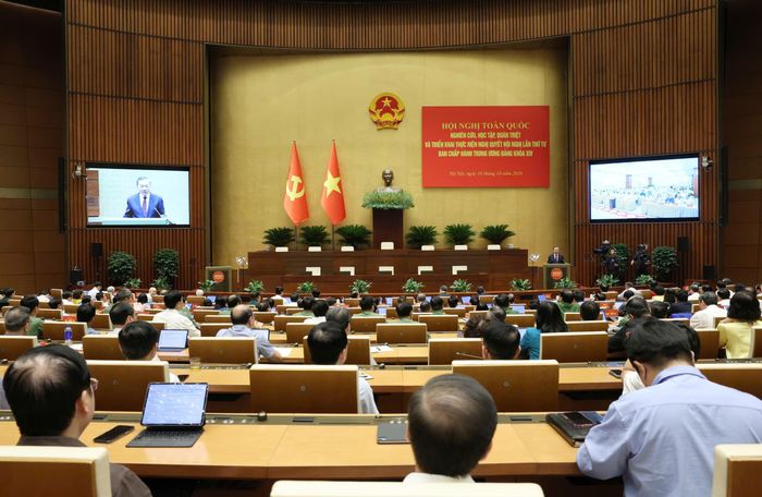 Hội nghị sáng 16-10. Ảnh: QUANG PHÚC