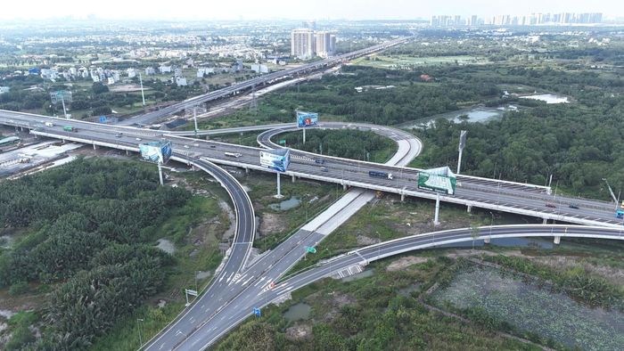  TPHCM tập trung nguồn lực đầu tư đồng bộ hạ tầng giao thông. Ảnh: QUỐC HÙNG 