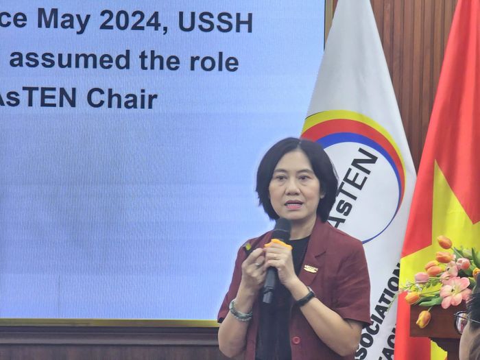 TS Hoàng Mai Khanh (Trưởng Phòng Đảm bảo chất lượng, Trường ĐH KHXH-NV TPHCM) phát biểu. Ảnh: CÔNG CHƯƠNG